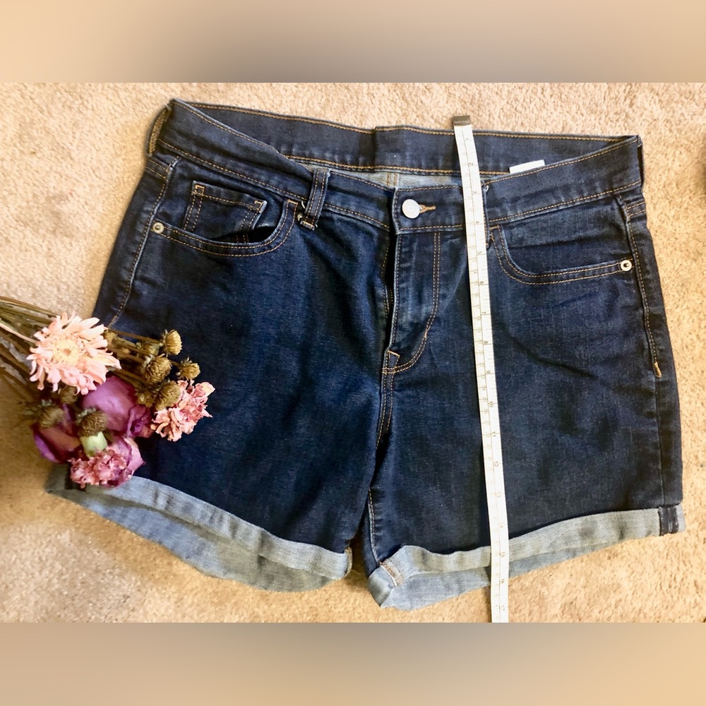 Women’s size 8 regular denim full coverage shorts